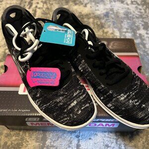 Skechers Go Step GOGA Pillars Shoes